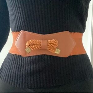 Brown bow belt with gold details